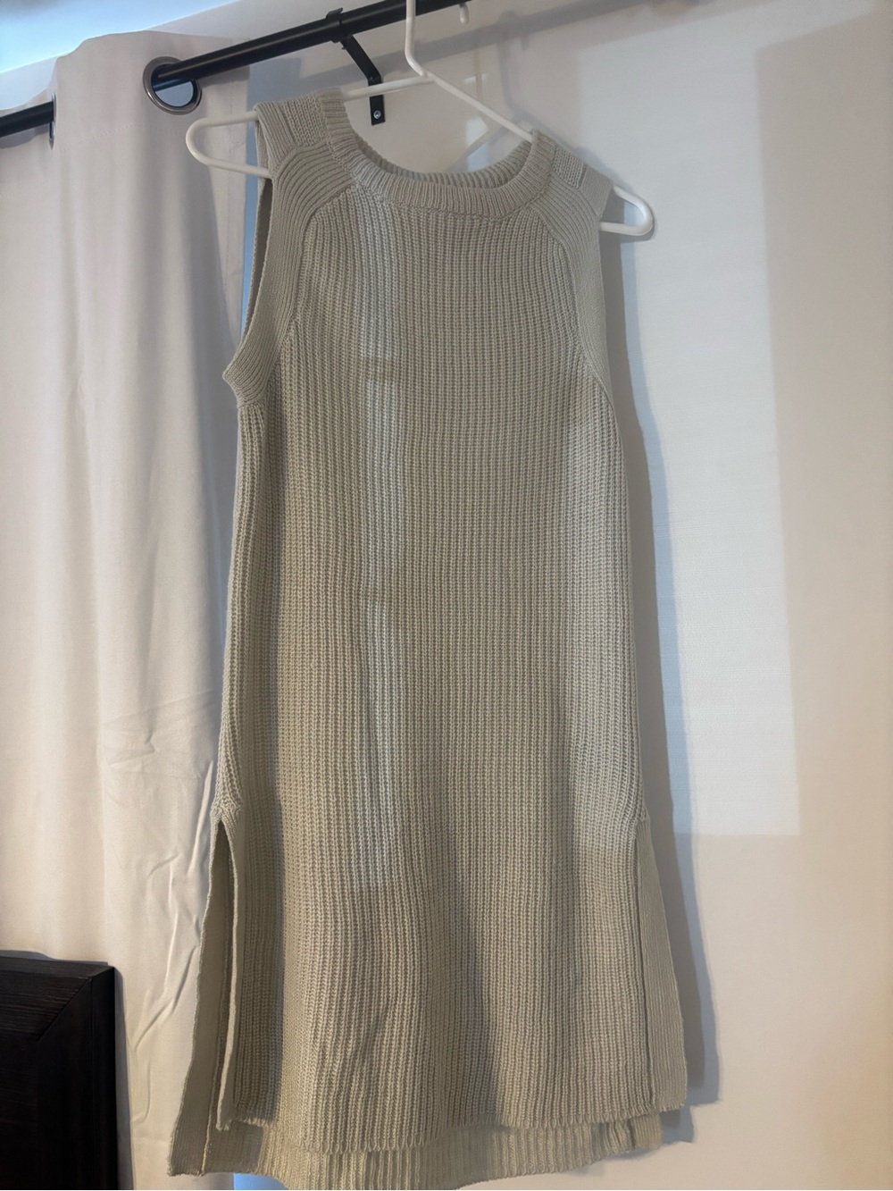 Knit Sleeveless shirt in Light Beige